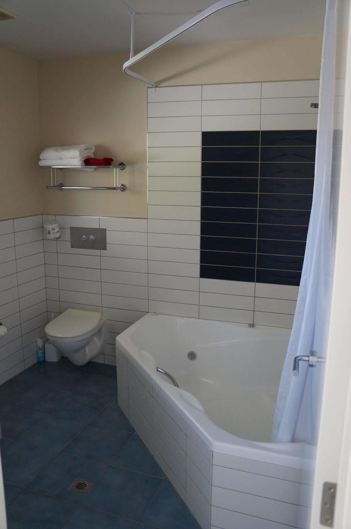 Beaches Nelson Luaran gambar Bathroom in a hotel